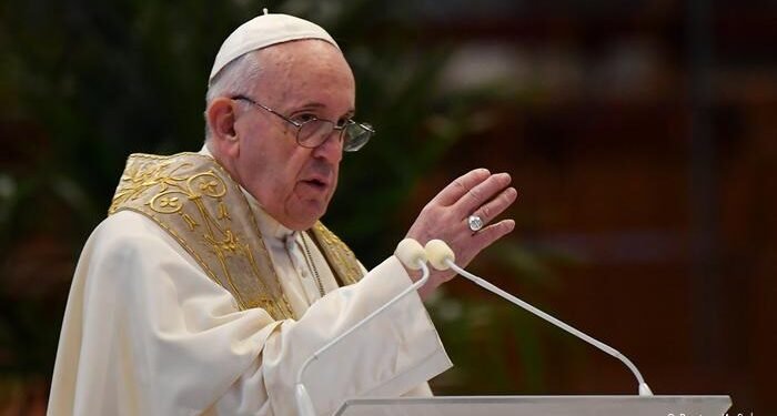 El papa Francisco fue vacunado contra el coronavirus