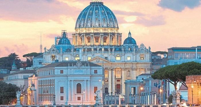 El Vaticano iniciará la vacunación contra la covid a mitad de enero