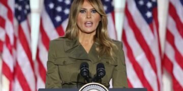 Melania lamenta la muerte de asaltantes al Capitolio y critica los «chismes»