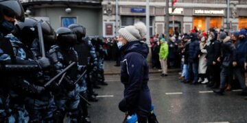 RUSIA: Centenares de detenidos en protestas por prisión de Alexéi Navalni