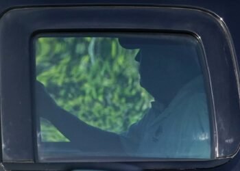 Trump acorta vacaciones en Florida y regresa a Washington