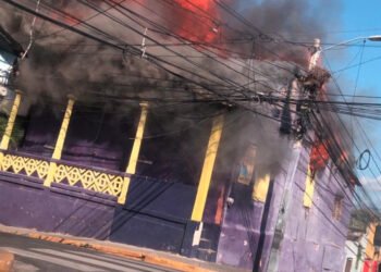 Incendio afecta comando de campaña del PLD en Santiago