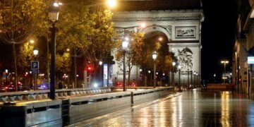 Francia refuerza el toque de queda y descarta por el momento el confinamiento para frenar los contagios