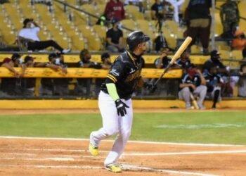 Lagares conecta grand slam y Águilas obligan séptimo juego