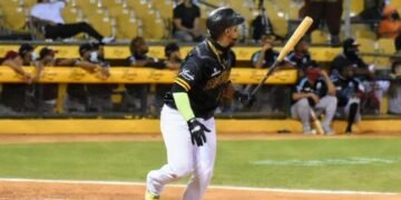 Lagares conecta grand slam y Águilas obligan séptimo juego