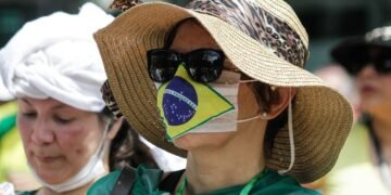 La OMS describió a la nueva cepa del SARS-CoV-2 hallada en Brasil como una “variante preocupante”