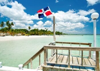 El ingreso de turistas a R.Dominicana cae 44,18 % en diciembre, según BC