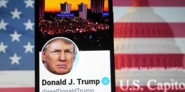 Twitter suspende permanentemente la cuenta de Donald Trump