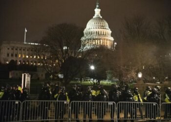Muere policía del Capitolio debido al asalto al Congreso de EEUU, según CNN