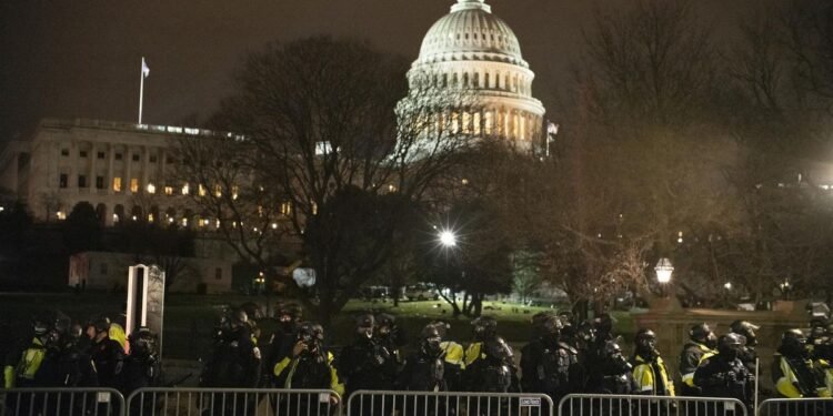 Muere policía del Capitolio debido al asalto al Congreso de EEUU, según CNN