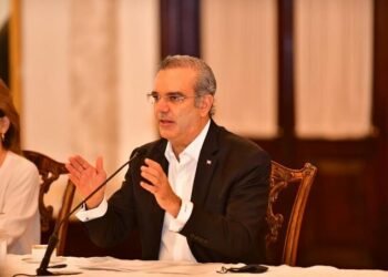 Abinader anuncia construcción de la UASD en SDE y un nuevo vertedero