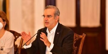 Abinader anuncia construcción de la UASD en SDE y un nuevo vertedero