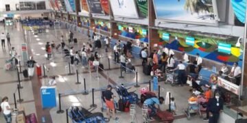 Gobierno prepara plan para aplicar test de COVID-19 a turistas que regresen a sus países
