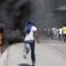 Cientos de haitianos piden la renuncia de Jovenel Moise ante la embajada de EE.UU.