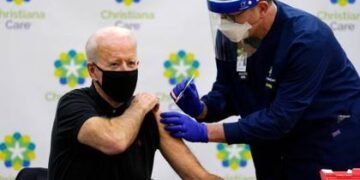 Joe Biden, recibe segunda dosis de vacuna contra COVID-19