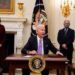Biden lanza una estrategia “de guerra” para contener la pandemia en EE.UU.