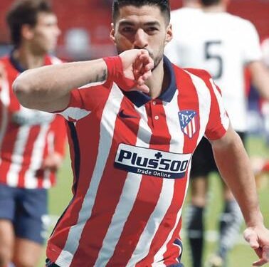 Atlético remonta y se consolida líder