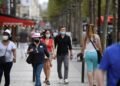 Francia endurece el toque de queda y la entrada desde fuera de la UE