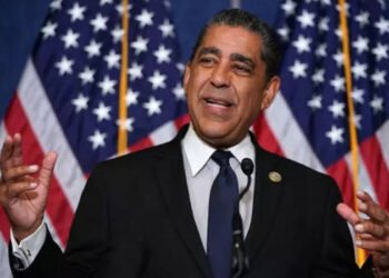Adriano Espaillat: “Trump no puede irse tranquilo para su casa sin enfrentar la justicia”