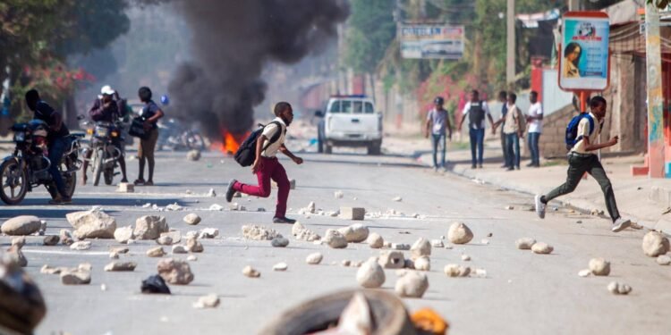 Estudiantes haitianos protestan en calles contra ola de secuestros