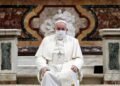 El papa dice que el 2021 será un buen año si las personas cuidan de los otros