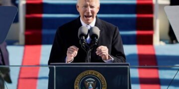 Biden cumple su promesa y pide la ciudadanía para 11 millones de indocumentados en su pimer día