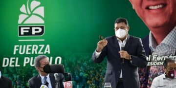 Euclides Sánchez se juramenta en la Fuerza del Pueblo