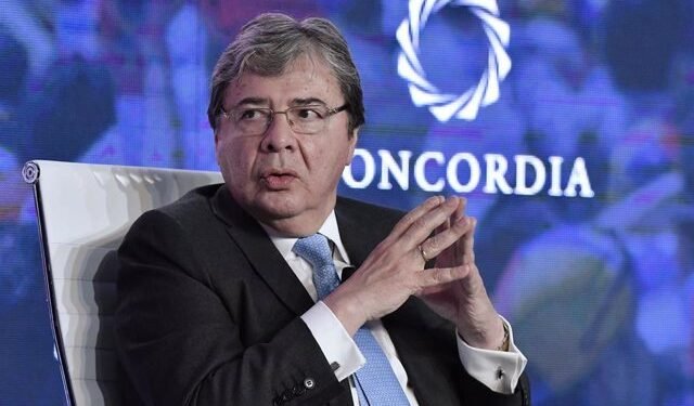 Muere ministro de Defensa de Colombia por COVID-19