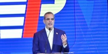 Gobierno anuncia plan de 2,109 parqueos en la Capital y Santiago con inversión público-privada