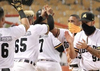 Águilas se reponen y logran primer triunfo ante Toros en semifinal; Negrín dominante