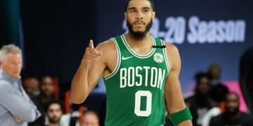 Tatum decide para Celtics en victoria sobre los Pistons