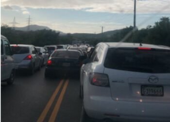Largos taponamientos en carreteras del Sur de regreso a Santo Domingo