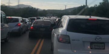 Largos taponamientos en carreteras del Sur de regreso a Santo Domingo