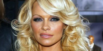 ¡En el altar por quinta vez! Pamela Anderson se casa en secreto con su guardaespaldas