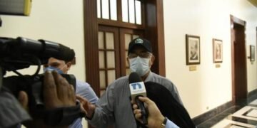 Leonardo Faña apodera abogados por acusación de abuso sexual y visita el Palacio Nacional
