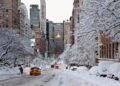Nueva York suspende clases y vacunación ante la llegada de una gran nevada