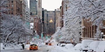 Nueva York suspende clases y vacunación ante la llegada de una gran nevada