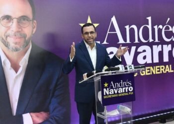 Andrés Navarro presenta candidatura a la secretaría general del PLD