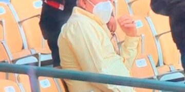 Ministro de Salud Pública explica su presencia en el juego de Águilas y Gigantes