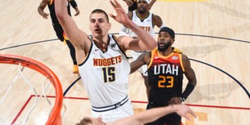 Jokic anota 47 y los Nuggets paran Utah