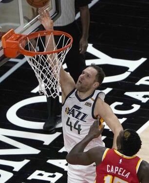 Clarkson lleva al Jazz a una victoria y sigue con la mejor marca de la NBA