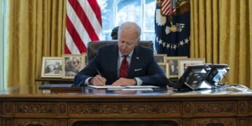 Biden buscará reunificar hijos separados de padres por Trump