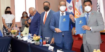 Obras Públicas y FEDOMU suscriben acuerdo para llevar plan de trabajo en beneficio de los municipios