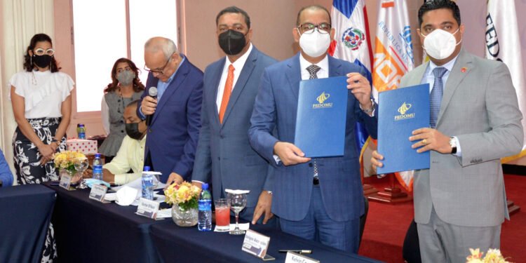 Obras Públicas y FEDOMU suscriben acuerdo para llevar plan de trabajo en beneficio de los municipios