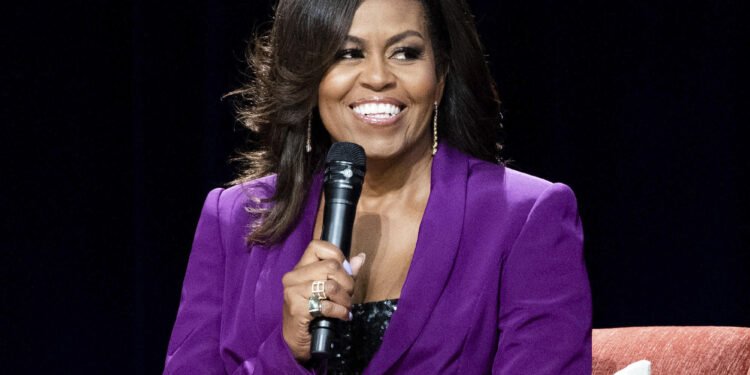 Michelle Obama publicará una edición de sus memorias para “jóvenes lectores»