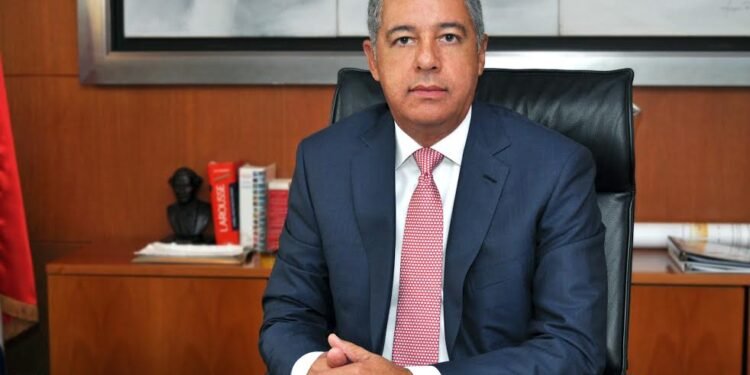 Ex ministro Donald Guerrero acude a Procuraduría en respuesta a citación