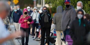 La incidencia de la covid-19 en Florida mantiene su tendencia a la baja