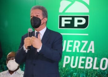Leonel Fernández pide al gobierno explicar su plan de vacunación contra el COVID-19