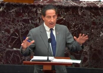 Demócratas acusan a Trump en juicio de incitar insurrección y regocijarse con violencia
