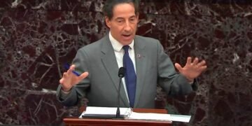 Demócratas acusan a Trump en juicio de incitar insurrección y regocijarse con violencia